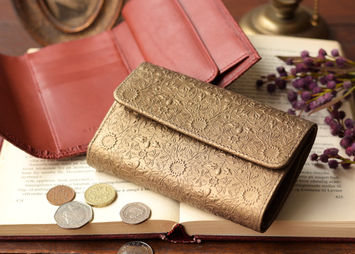 モリスシリーズ長三つ折り財布ゴールド色とレッド色のイメージ画像