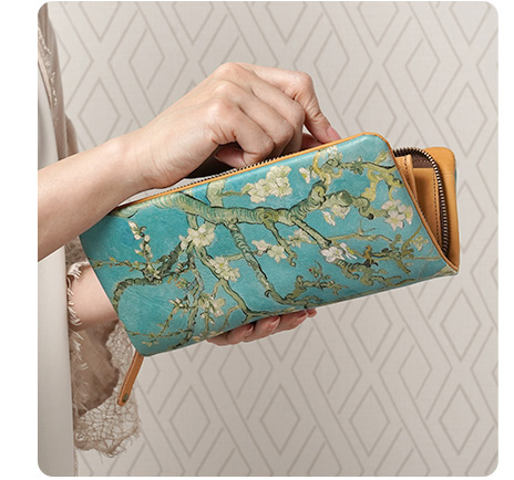 ラウンドファスナー長財布 アーモンドブロッサム