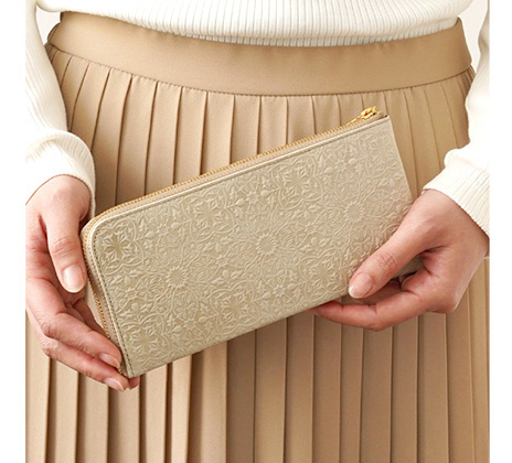 ホワイト 長財布 母の日ギフト